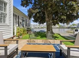 The School House Cottage, Historic 1BR Mystic River Stay Near Seaport