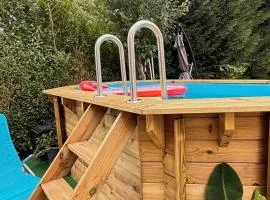 Le Cocoon caché avec piscine parking,terrasse au calme appartement très frais !