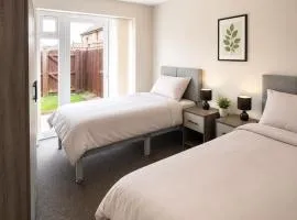 The Cosy House - 3 Beds, Sleeps 4, Free Parking