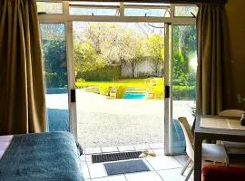 The Clinton - cozy studio escape close to Sandton
