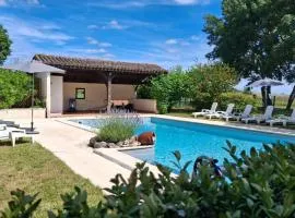 Issigeac, Gîte tout confort, Piscine chauffée
