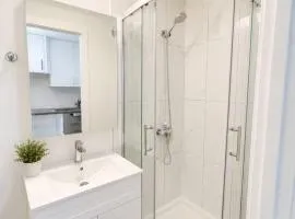 Delightful 1 bedroom house in South Surrey White Rock neighborhood