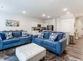 3 Mi to Wilson! Sleek Townhome w/ Screened Porch