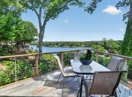 Steps to Beach: Martha's Vineyard Private Retreat!