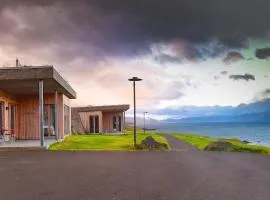 Krýsuvík Nollur - Architect-Designed Fjordfront House with Panoramic Views & Radiant Heating