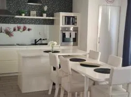 LaLuna House