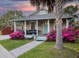 Charming Beach Cottage-1 block to beachboardwalk