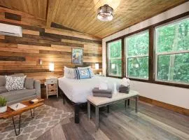 Tiny Tarheel Cozy Retreat Near UNC-Tiny House