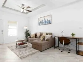 Cozy 2 Bed 2 Bath Apartment, Gated, Near Hospitals & Shopping