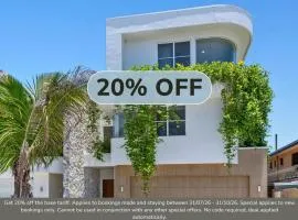 Pearl House - Coastal Luxury Retreat with Pool - Walk to Beach