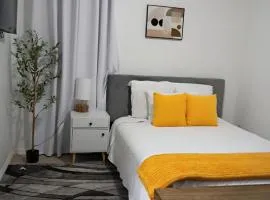 Boho 2 Bed 2 Bath Apartment, Gated, Near Hospitals