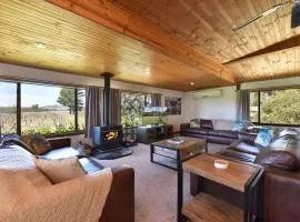 Soldiers Cottage picturebook vineyard home
