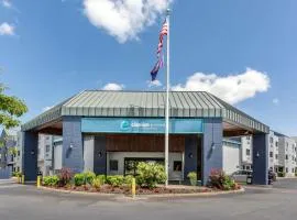 Clarion Pointe Louisville East