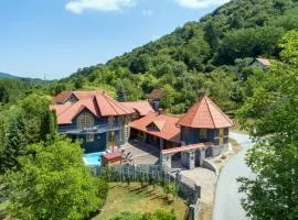 Requiem Rustical Heaven Villa with Outdoor Pool