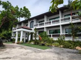 Jigsaw Cafe & Resort