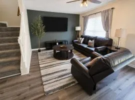 Spacious 3BR Retreat Perfect for Groups Near Downtown