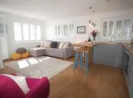 Jack's Stay, stylish apartment, Salcombe, parking