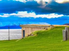 Súlur Nollur - Architect-Designed House with Fjord View and Hot Tub