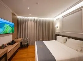 Hotel By Holiday