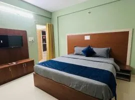 Fabhotel Aman palace