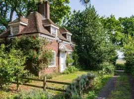 Heronden Lodge by Keepers Cottages