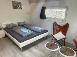 Idyllisch, 2 Zimmer im EFH, ländlich