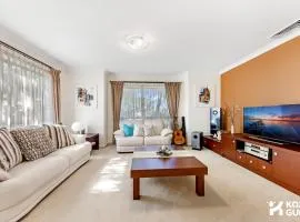 KozyGuru | Westleigh | 4 bed room | Free parking