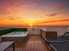 Heated Private Jacuzzi Penthouse Breathtaking Seaview