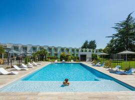 Novotel Pau Pyrénées, hôtel à Lescar