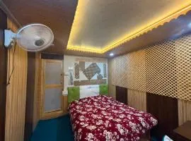Young Lake Palace Group Of Houseboats
