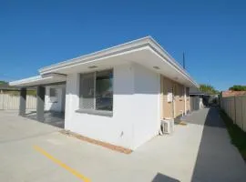 Relaxing Two-Bedroom Retreat Near the Airport