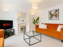 Kempston Home Sleeps 7-9 Long Stays Parking