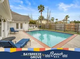 Pool Paradise in Kemah next to Cien Park and minutes from fun at the Kemah Boardwalk