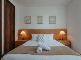 Modern El Retiro Suite for Two + Free Parking