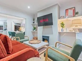 Hoole 2 BR Home | Free Parking | Sleeps 7 | 5 Beds