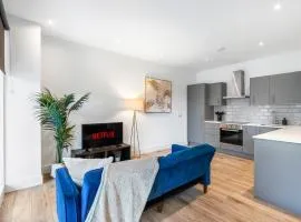 Coulsdon Executive Penthouse 2 Bed with Balcony