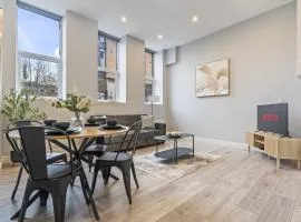 Coulsdon Station Grand Sleeps 5 - 3BR Free Parking