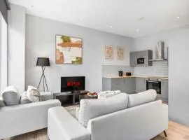 Coulsdon Retreat - 2 BR - Sleeps 4 - Balcony