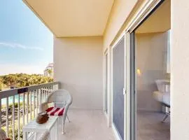 Resort Studio Near Beach with Pools and Hot Tub