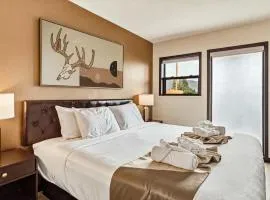 LUXX Taos Motor Lodge