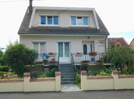 Chambres d’hotes vue sur la Campagne – hotel w mieście Marquise