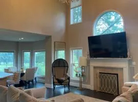 Luxury Golf Course Estate-Walk to Tennis Tournament