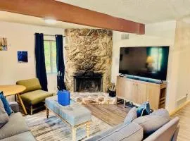Home in Yosemite-Brookside Cottage-Sleeps 10