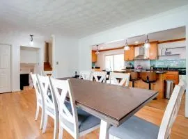 Spacious Yard & Fire Pit! 6 Mi to National Harbor