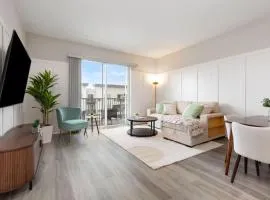 Warrenville Resort Style Apartments Near Downtown with Pool, Free Parking, Gym, Sauna & More