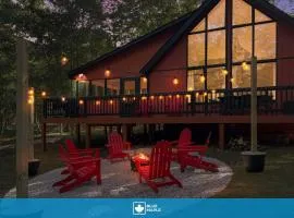 Renovated cabin w hot tub & fire pit
