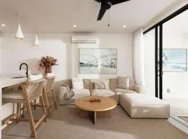 New CHIC 3BR Villa Walk to Beach Pool & Terrace