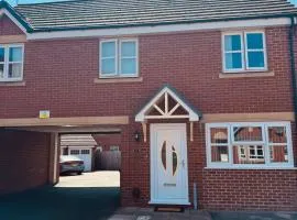 Walk to City Centre I Free Parking I Luxury Ensuite I Private New Estate