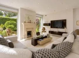 Stylish 3BR Home Wiz Private Garden & Parking