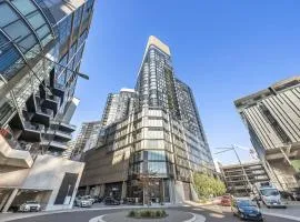 Heart of Belconnen 2BR 2BA with pool, spa, sauna, gym, UC